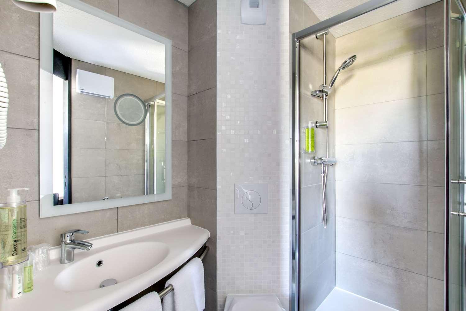 Brit Hotel Reims La Neuvillette Bagian luar foto