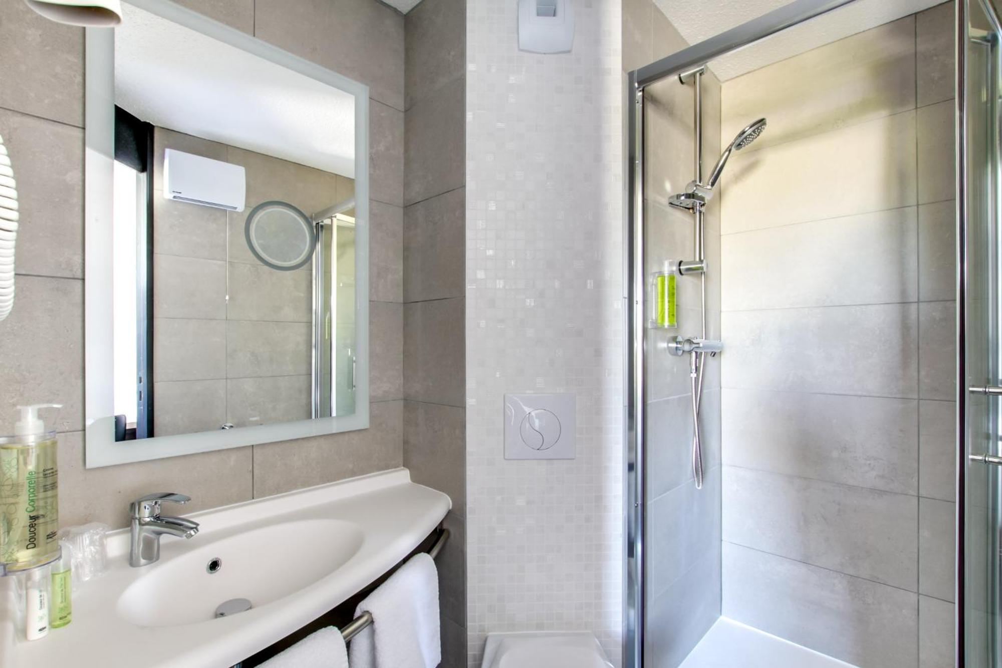 Brit Hotel Reims La Neuvillette Bagian luar foto