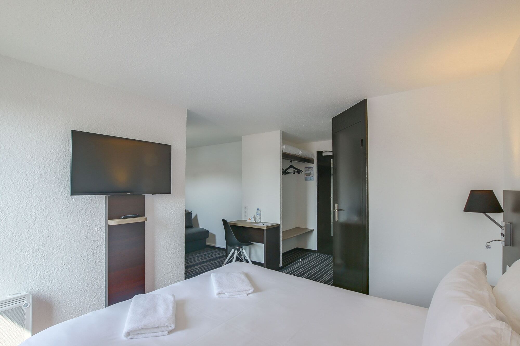 Brit Hotel Reims La Neuvillette Bagian luar foto